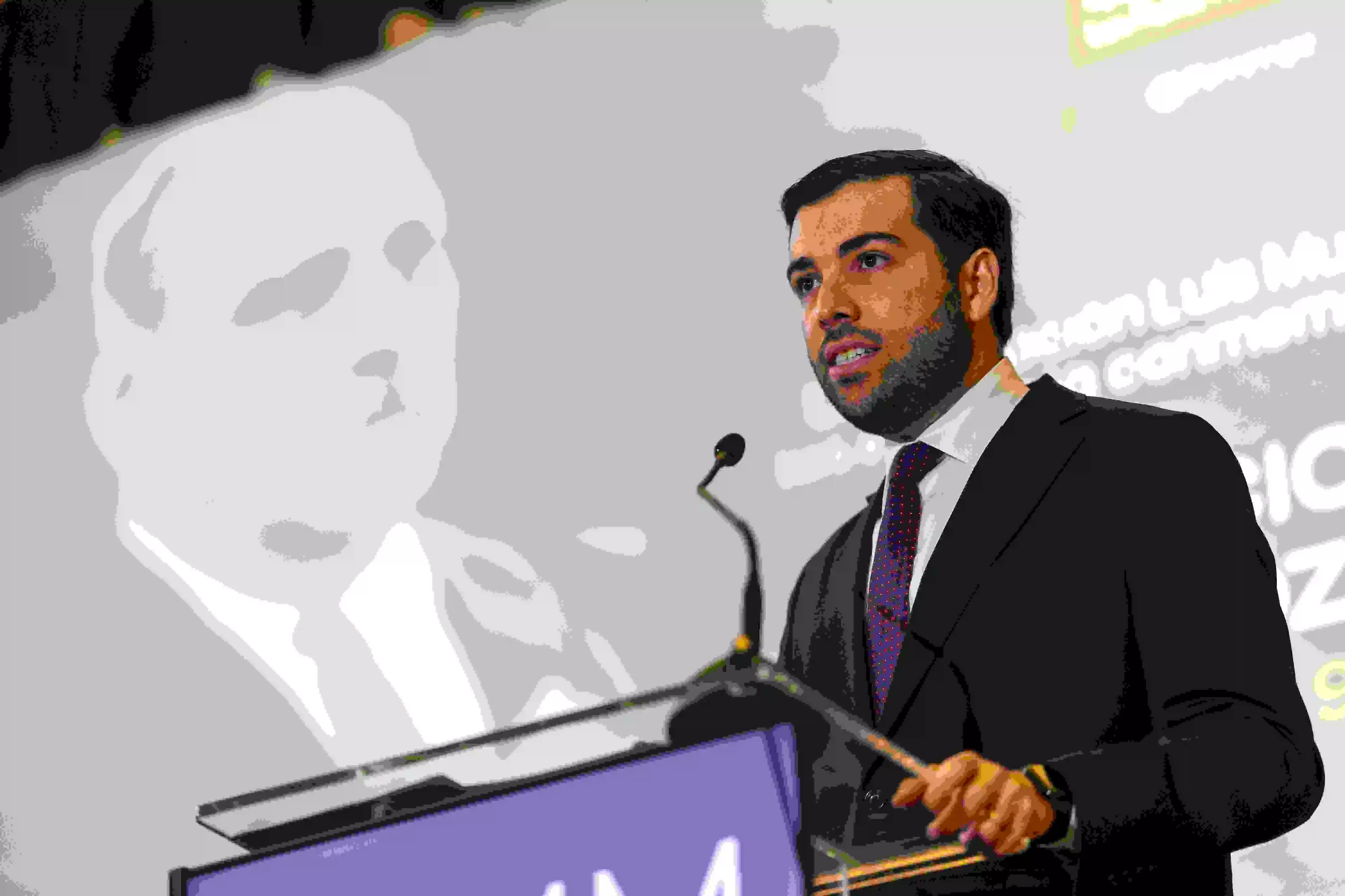 Puerto Rico Economy Chief Resigns Amid Crisis